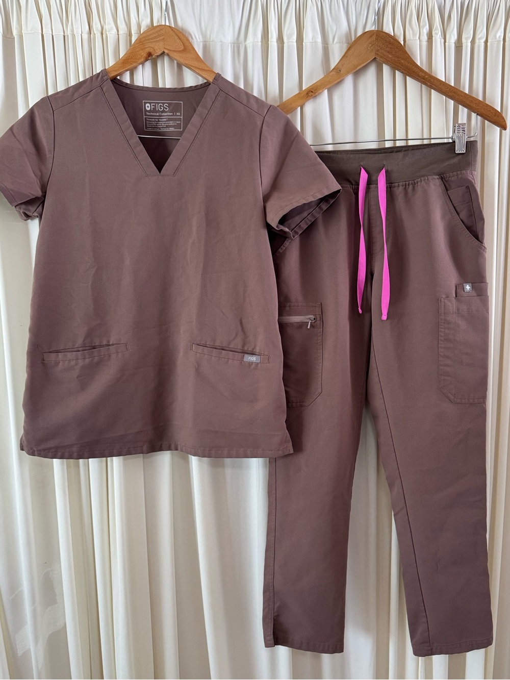 Figs Scrub Set Smokey Taupe Tan Casma Scrub Top XS & Yola Skinny Pants XS Petite